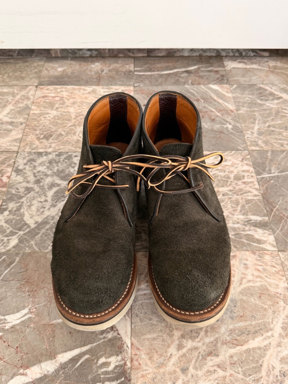 Men's Black rough out leather Chukka Boots - Classic Lace-Up